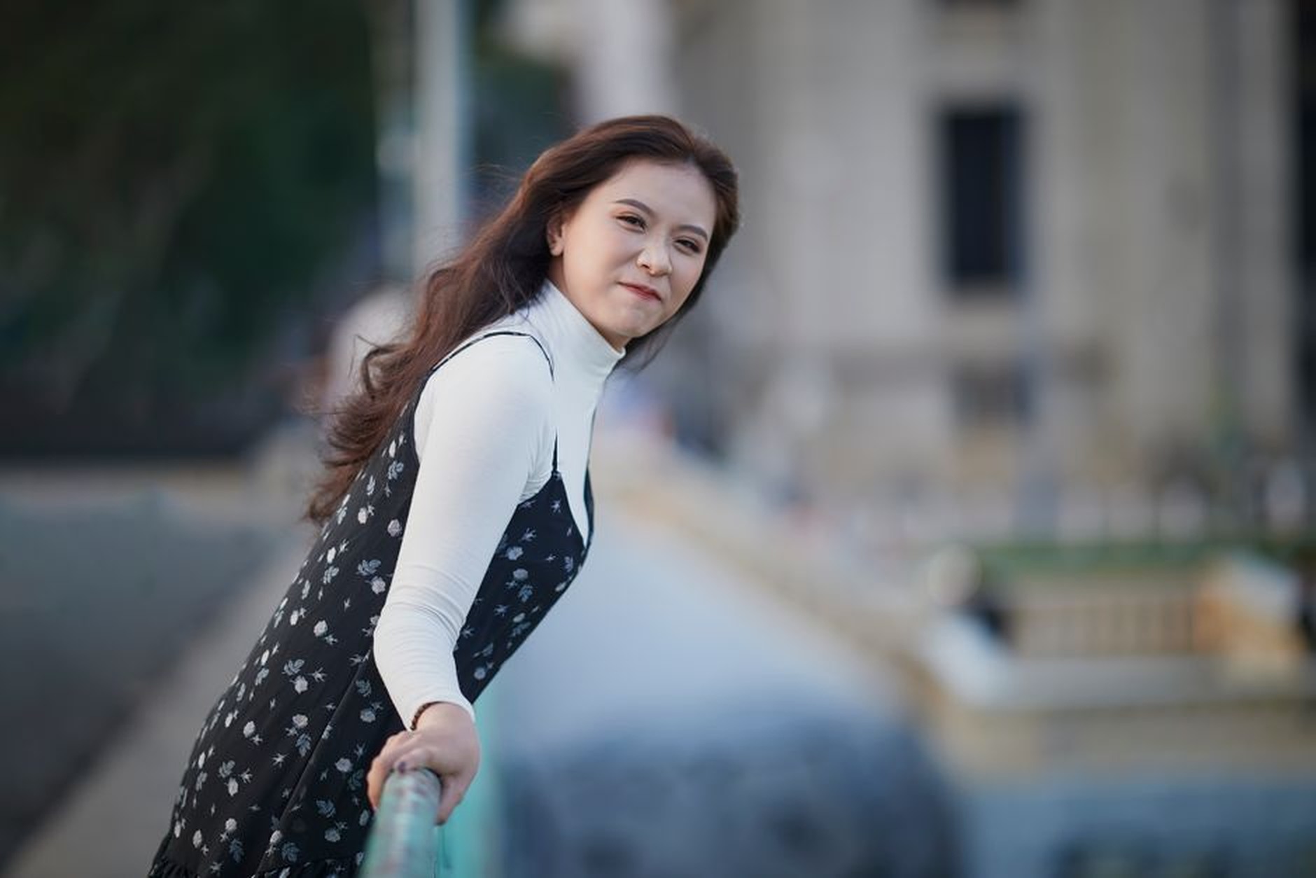 허벅지 지방흡입 회복 후 자신감 있게 웃는 여성