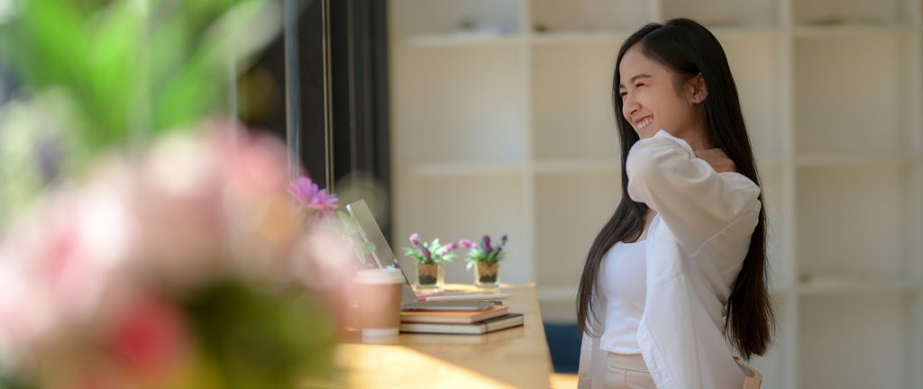 유방하수 지방흡입 회복 후 일상 복귀하는 여성